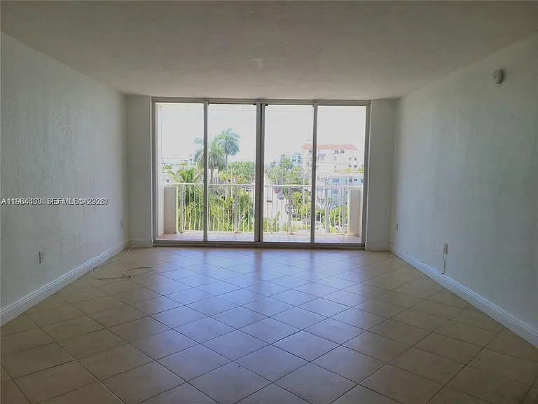 10350 W Bay Harbor Dr #5L — Photo 6