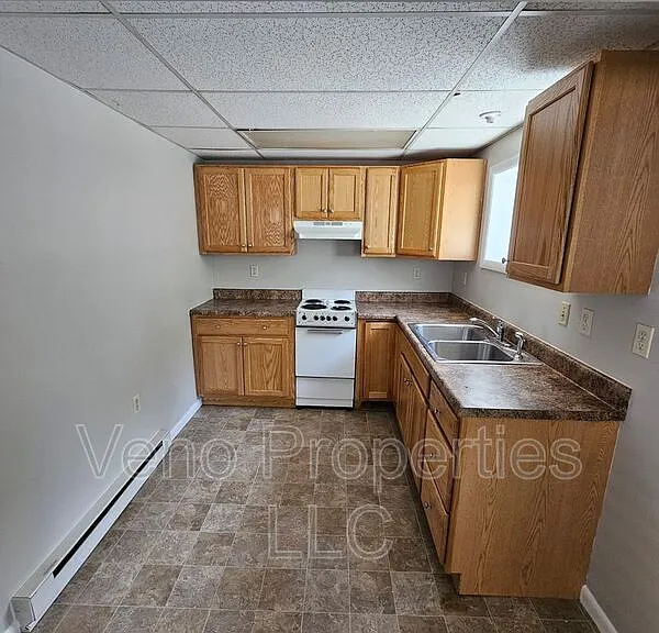 17-19 Avenue Ave #B — Photo 3