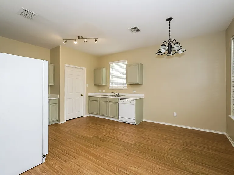 2808 Lynx Ln — Photo 7