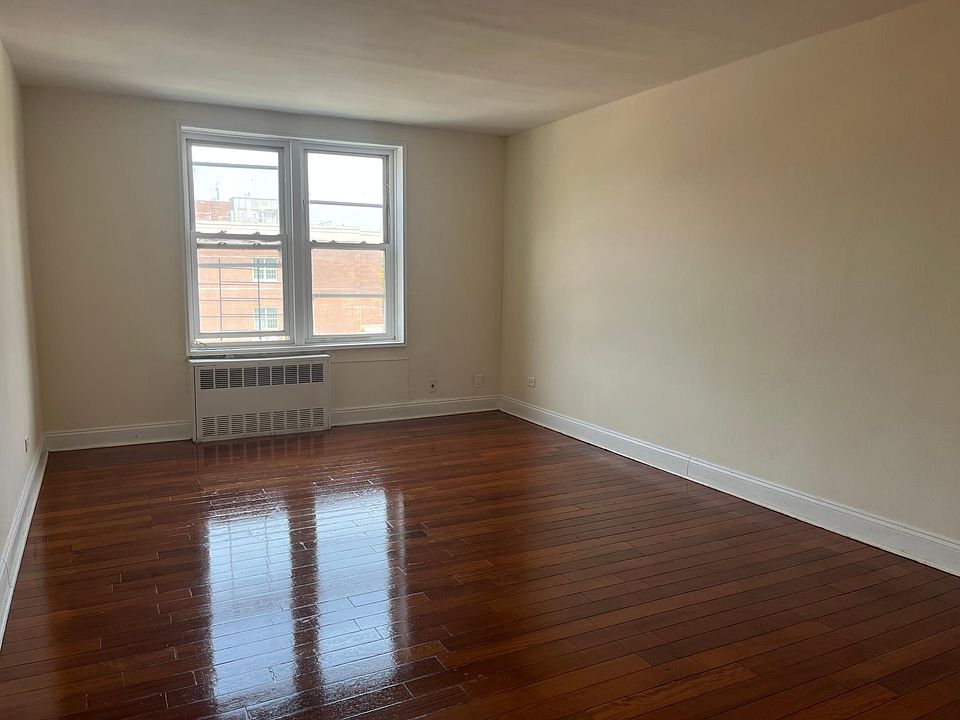2nd image of 2112 Starling Ave #4K