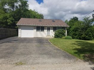 12 S Maple Ave, Fox Lake, IL 60020