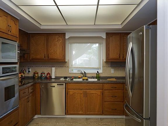 4th image of 1727 Emerald Dr