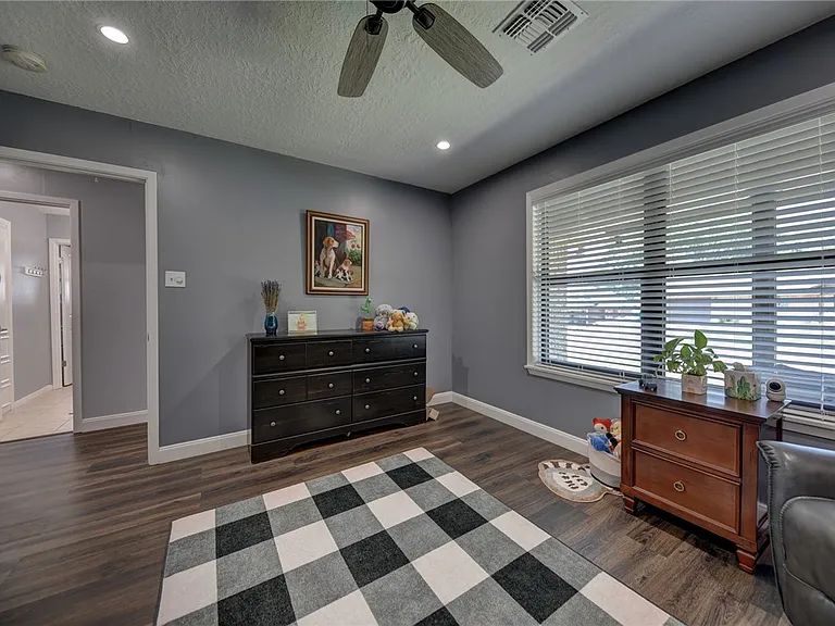 1600 Pecan St — Photo 21