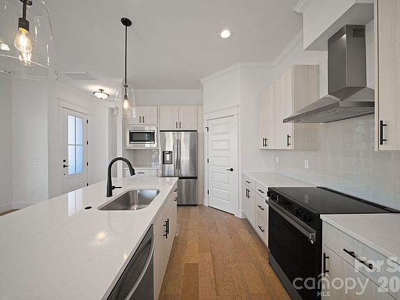 3rd image of 128 Collin Pl #35