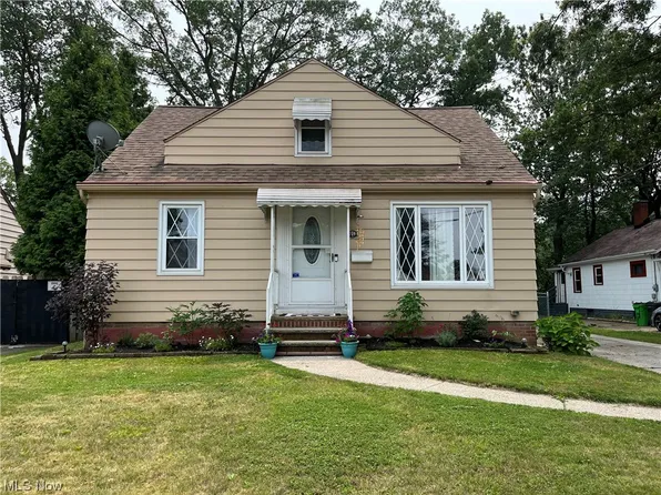 709 South St, Brooklyn Heights, OH 44131