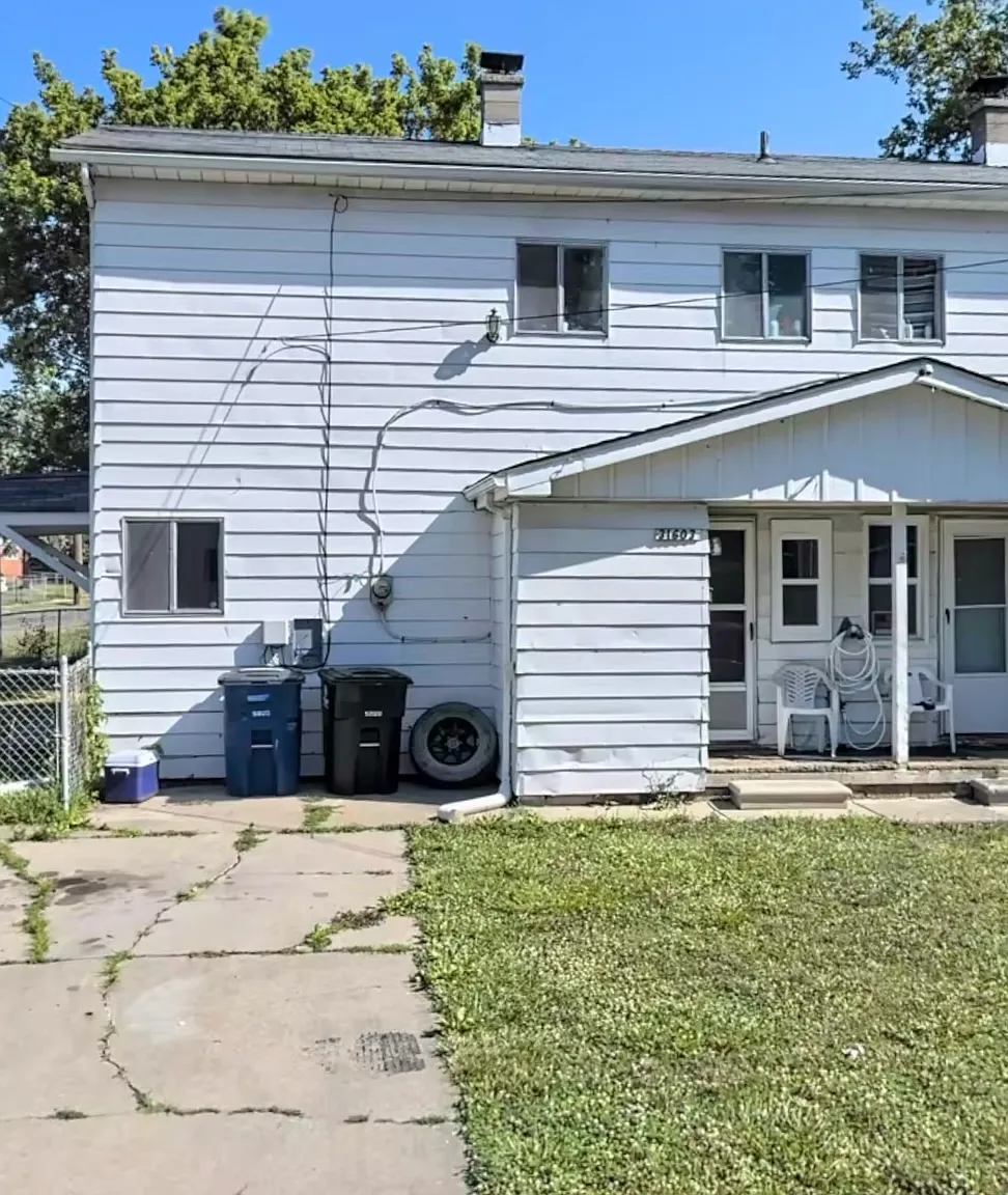 2 bed, 870 sqft, $1,200 — Photo 1