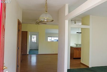 3rd image of 10910 NE 69th St