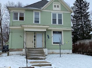 821 S Carroll Ave, Freeport, IL