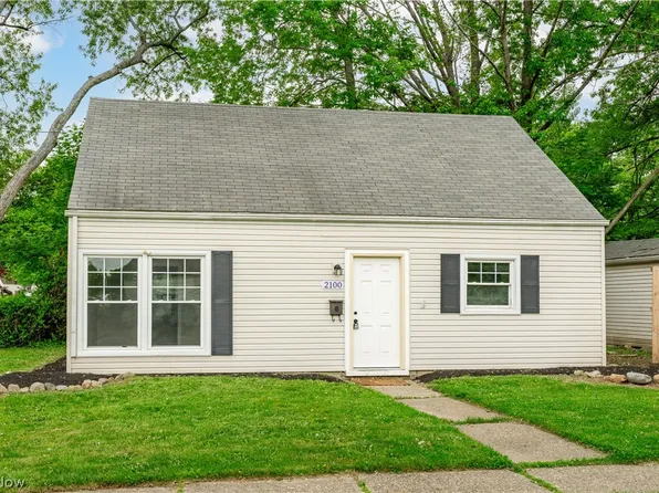 2100 Delmore St, Cuyahoga Falls, OH 44221