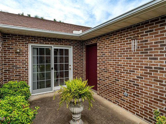 5th image of 1032 Estate Dr #2