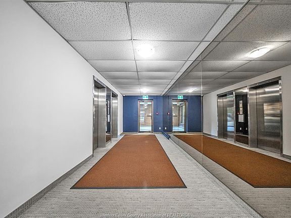 3rd image of 3936 Wyandotte St E #801