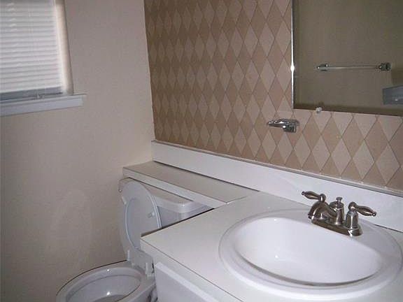 2nd image of 821 Greencove Dr