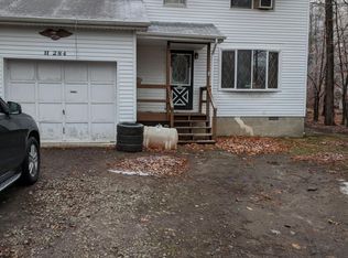 808 Country Place Dr, Tobyhanna, PA