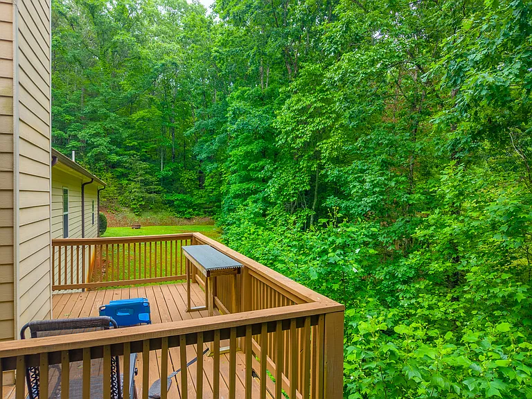 215 Oakridge Dr — Photo 22