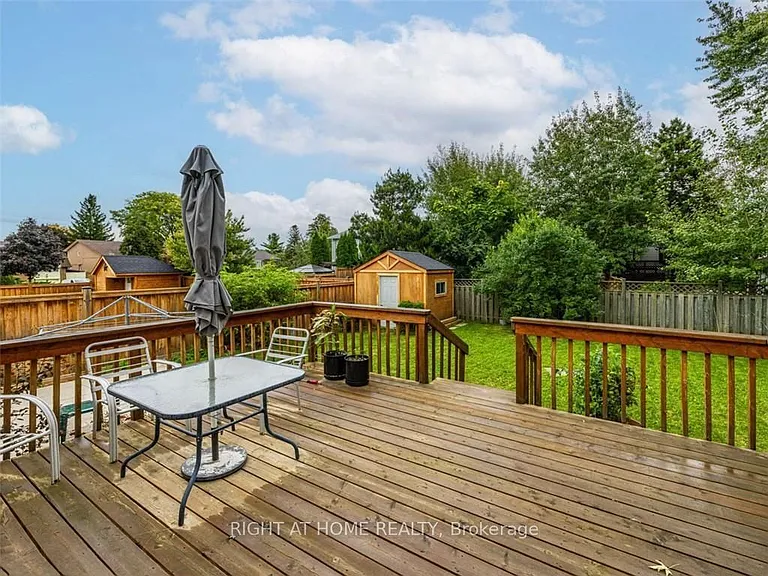 6913 Shelter Bay Rd #UPPER — Photo 24