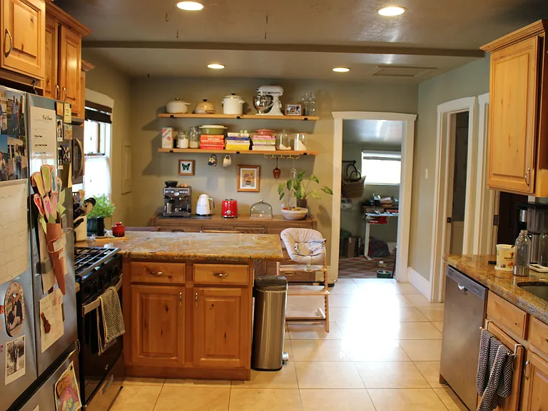 1382 S Green St — Photo 47
