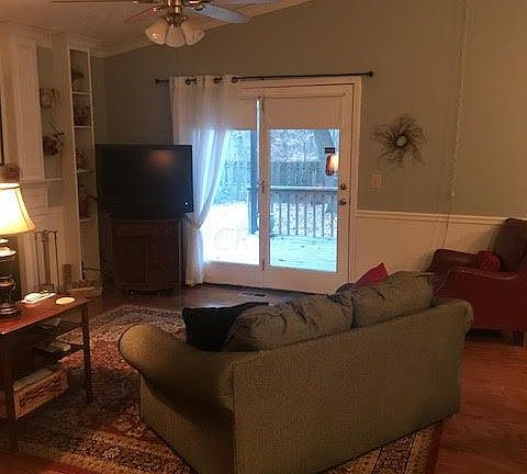 4th image of 8837 Greenburg Dr