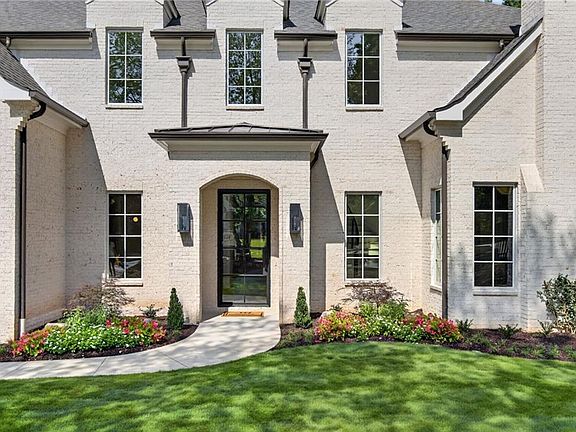 3rd image of 2896 Cravenridge Dr NE