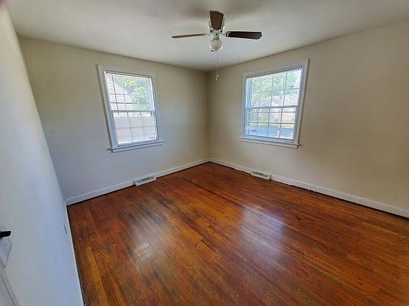 5th image of 3721 Pemberton Ave