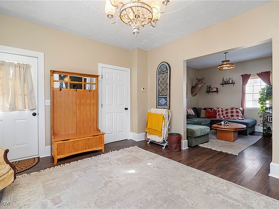 4th image of 1026 W 22nd St
