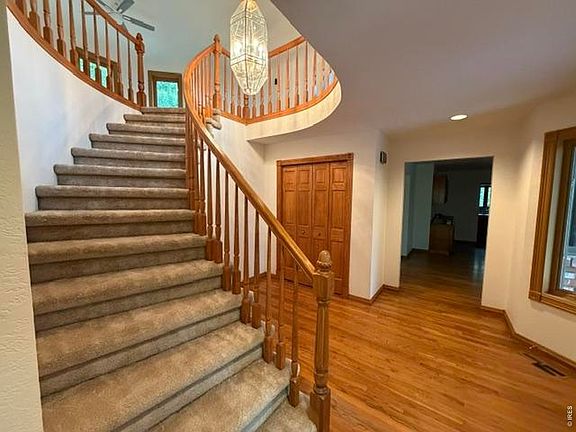 3rd image of 4212 Wellington Dr