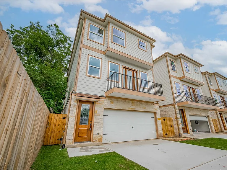 2206 Hoskins Dr — Photo 44