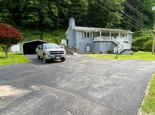 1002 Fairview St, Grundy, VA 24614
