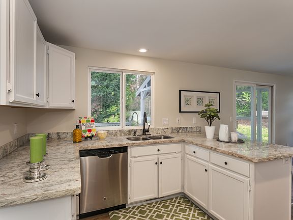 5th image of 4913 70th Ave NE