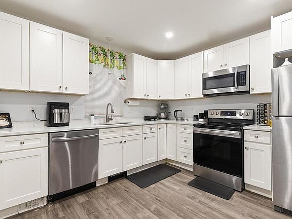 3rd image of 219 Euclid Ave