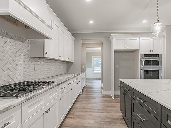 3rd image of 590 Stoneledge Dr
