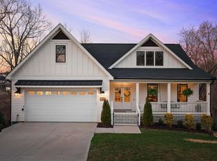 126 Briarpark Dr, Greer, SC 29651