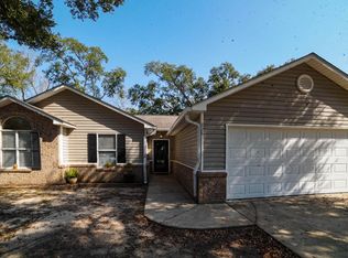 828 Orange St, Ocean Springs, MS 39564