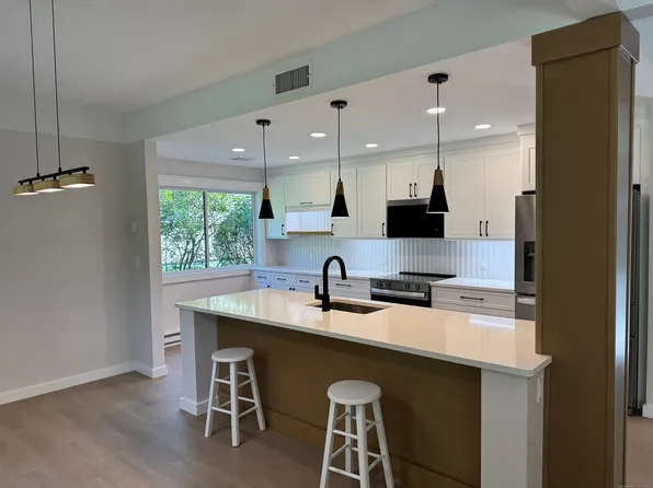 623 Heritage Village #B, Southbury, CT 06488