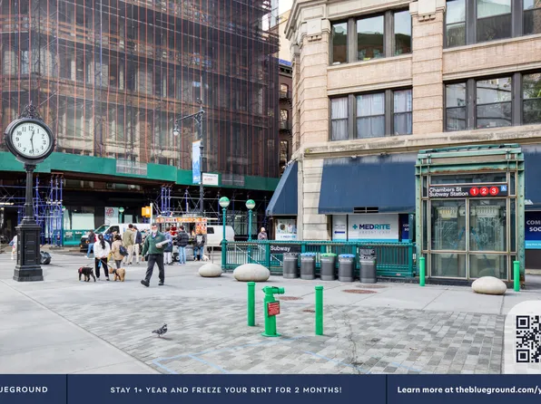 105 Duane Street image 24 of 28