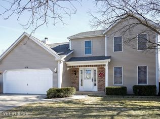 679 Canyon Ln, Elgin, IL 60123