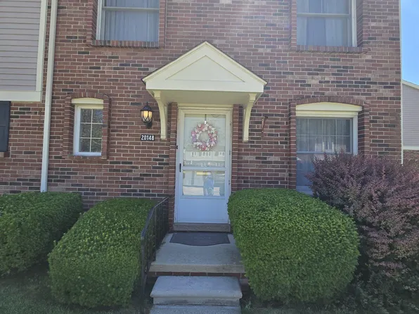 20148 S Great Oaks Cir, Clinton Township, MI 48036