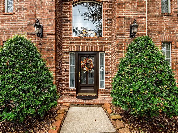 4th image of 411 Meadow Run Dr