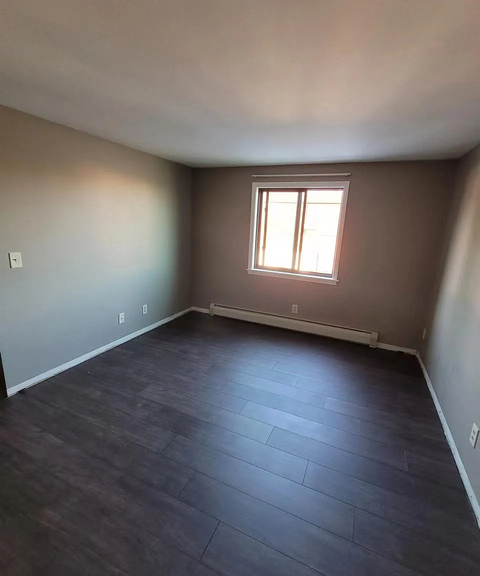 3906 Ridge Lea Rd — Photo 3