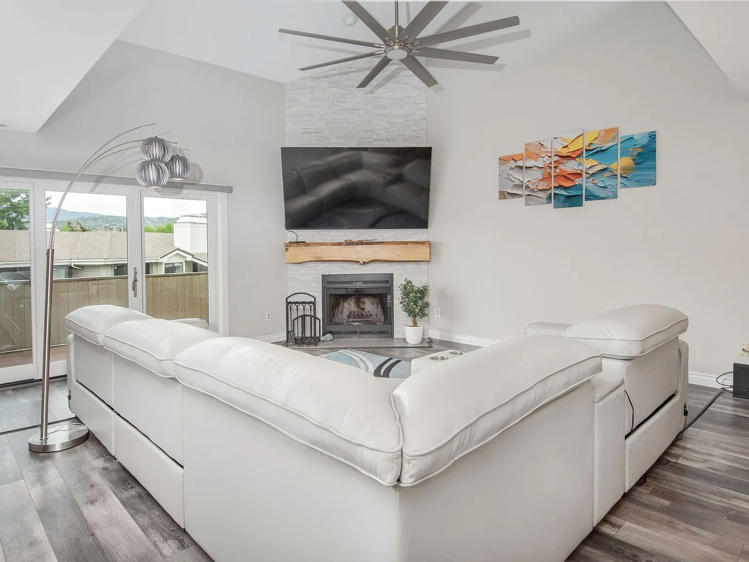 2 bed, 1724 sqft, $3,000 — Photo 4