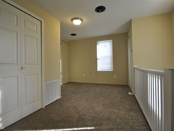 4th image of 211 E Madison St