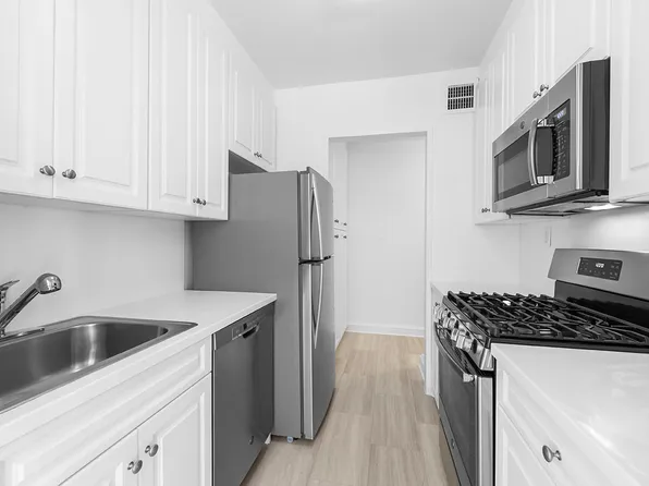 254 East 68th Street image 2 of 8