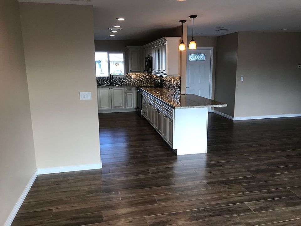 1st image of 10231 W Cumberland Dr