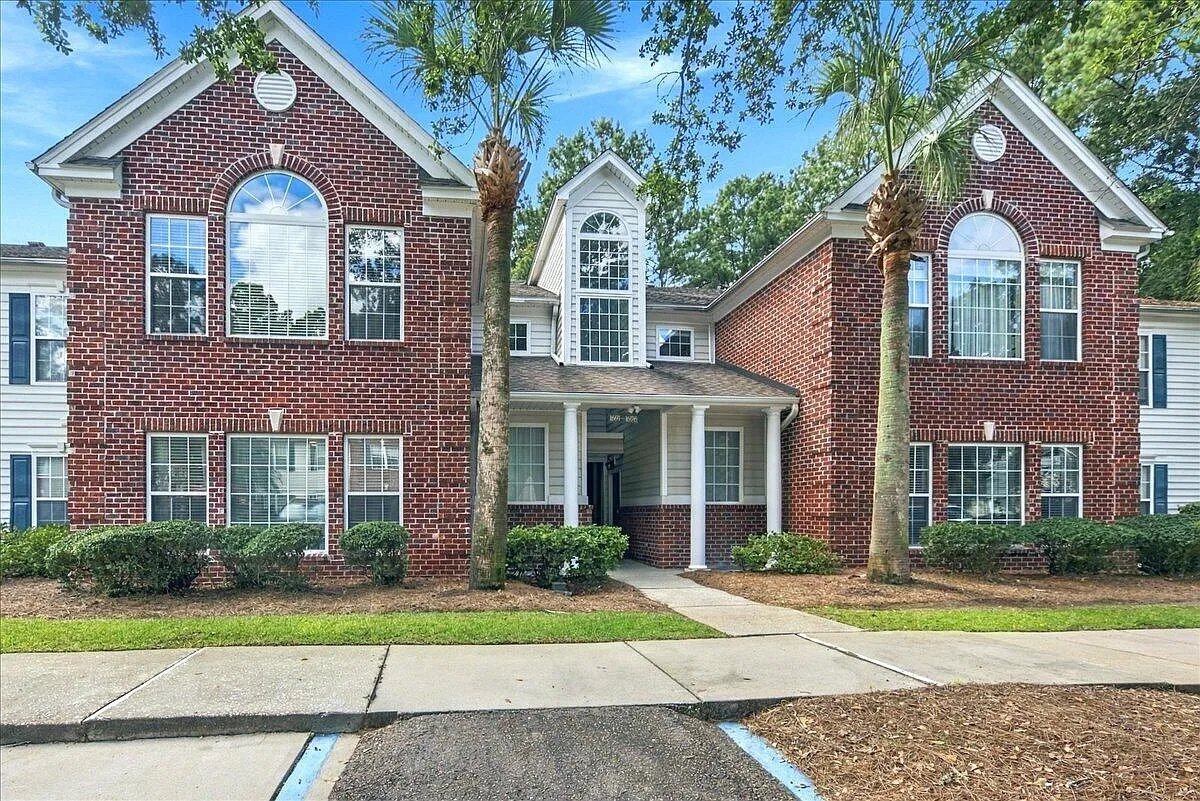 3 bed, 2.0 bath, 1494 sqft, $2,950 — Photo 2