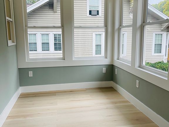4th image of 1225 Woodlawn Dr
