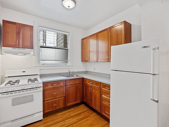 4th image of 2950 Van Ness Ave #3