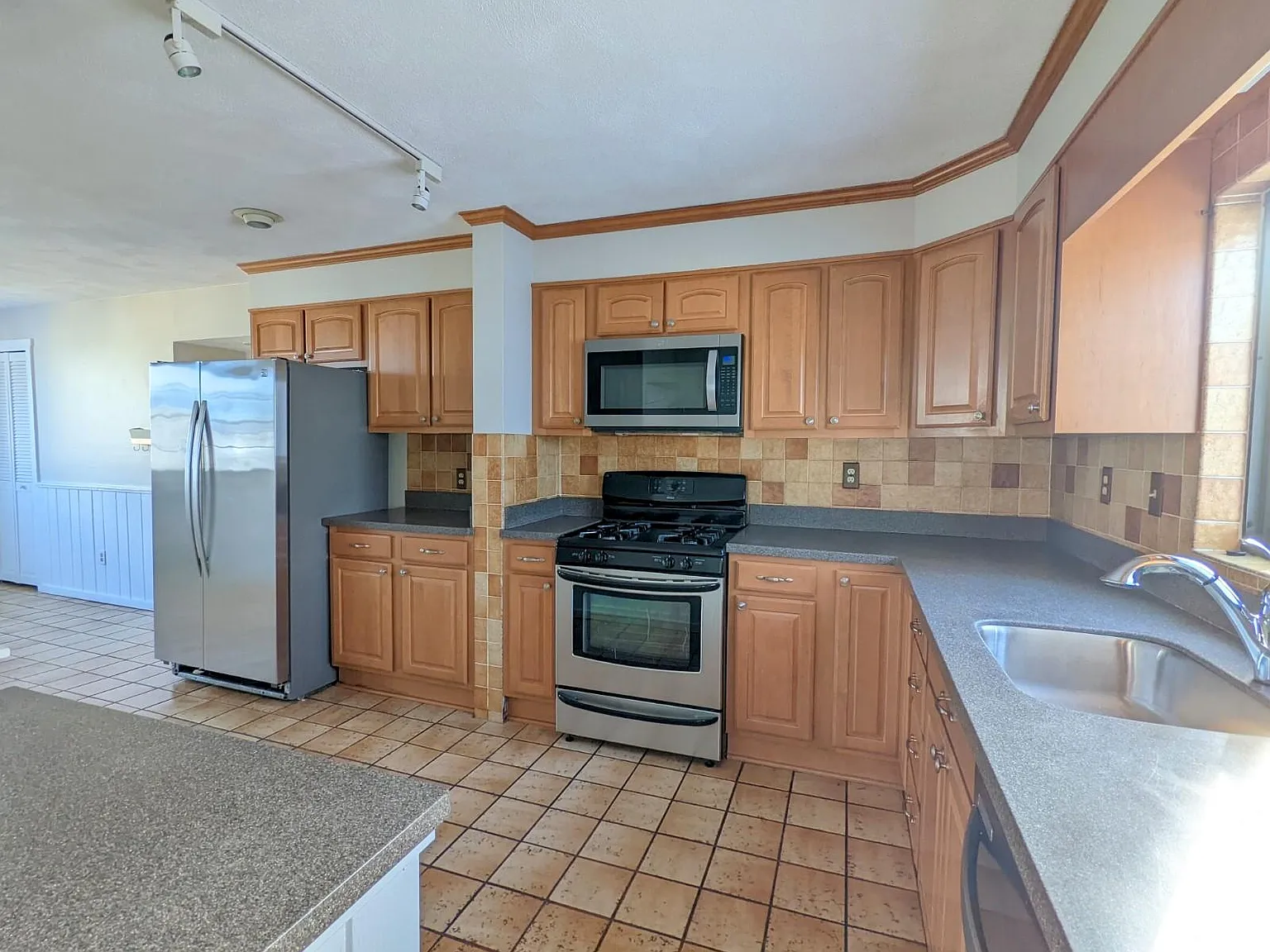 101 Electric Ave — Photo 2