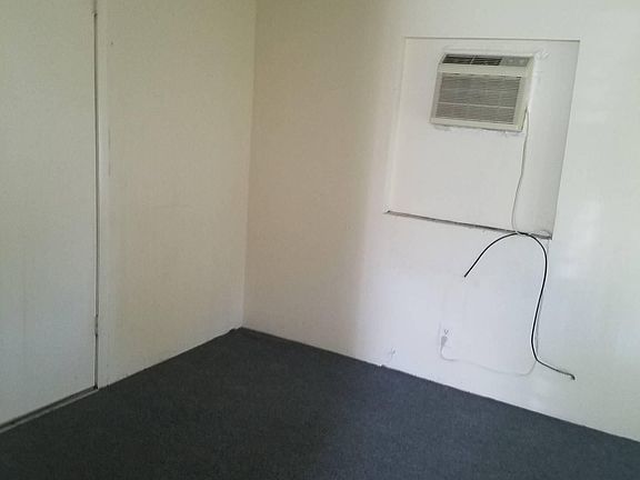 5th image of 308 Live Oak Ln