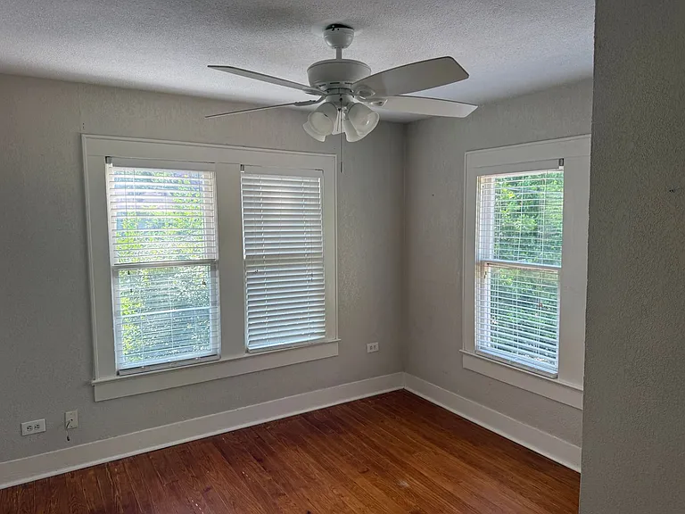 606 W Dobbs St — Photo 4