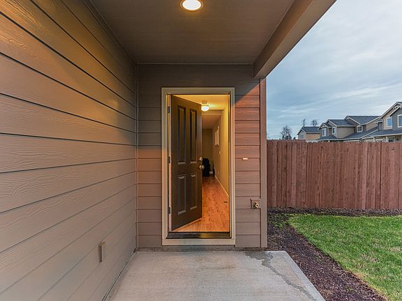 4th image of 5203 NE 67th St