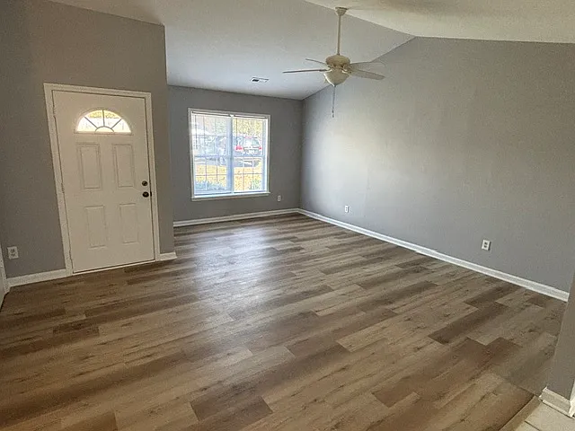 2 bed, 936 sqft, $1,100 — Photo 2